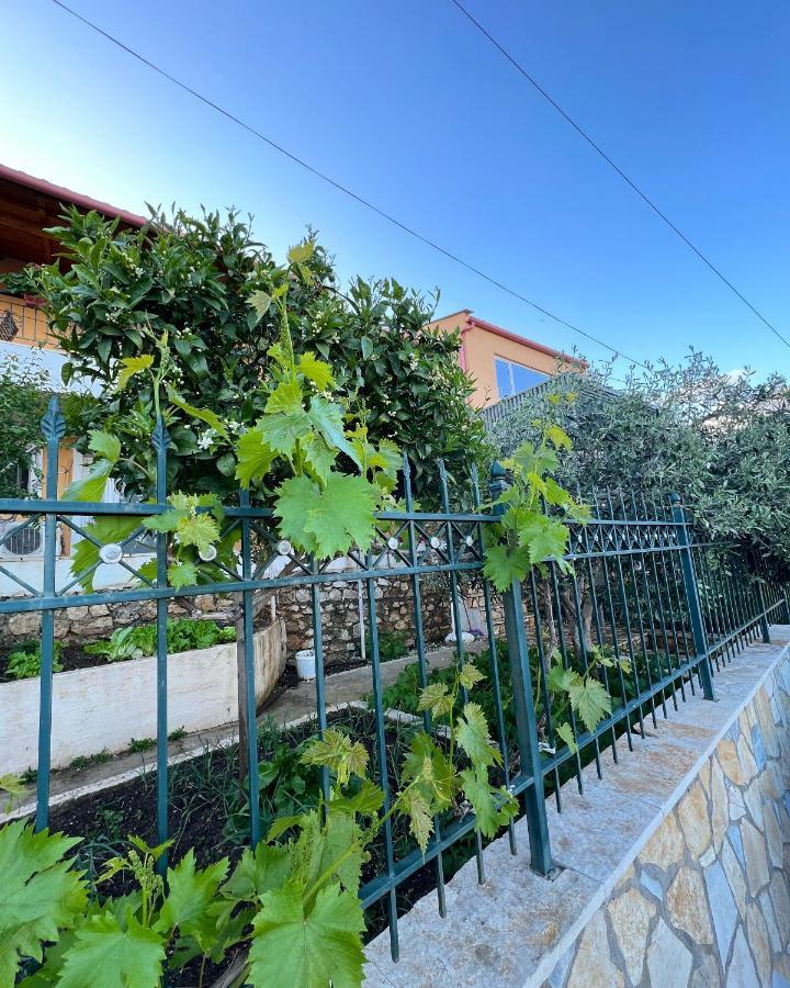 Tzavelitiko Home Himare Esterno foto