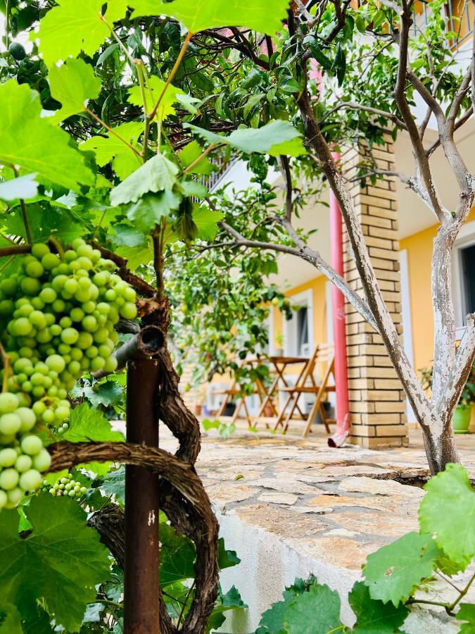 Tzavelitiko Home Himare Esterno foto