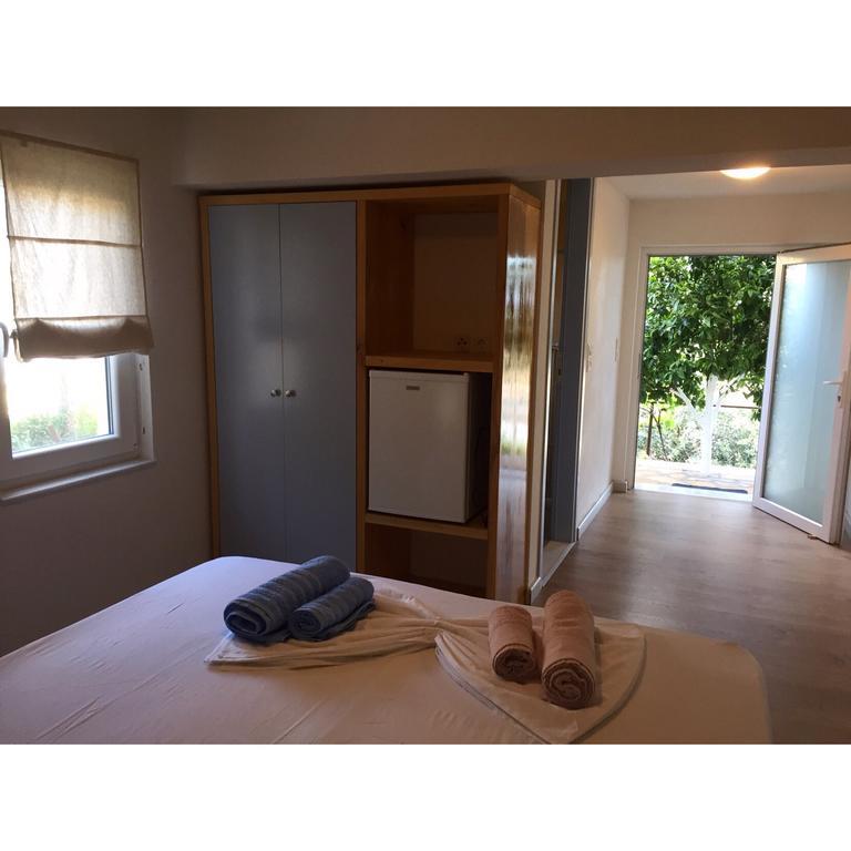 Tzavelitiko Home Himare Esterno foto