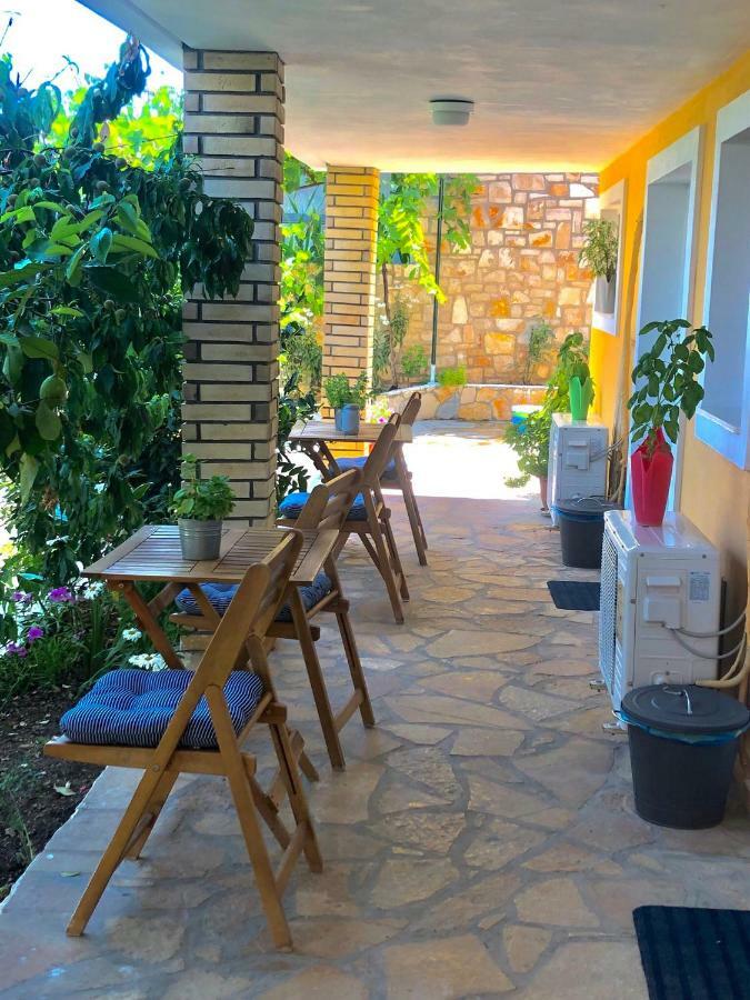 Tzavelitiko Home Himare Esterno foto